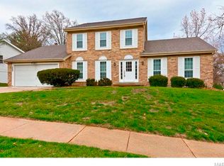 312 Oakleigh Woods Dr, Ballwin, MO