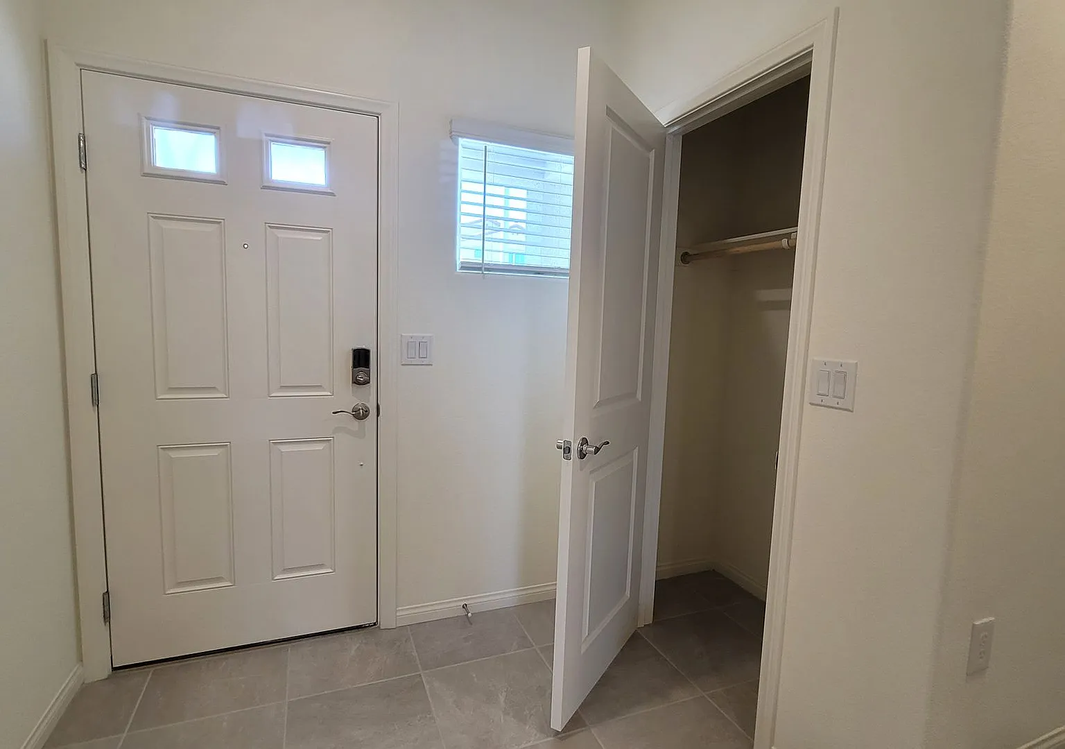 5-Bed, 3-Bath Home in Spectrum Falls — Photo 4