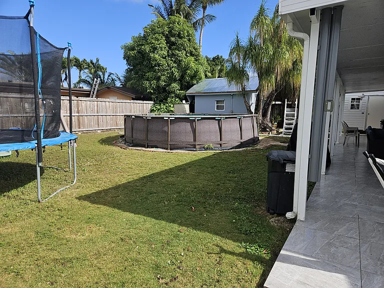 11941 SW 190th St — Photo 4