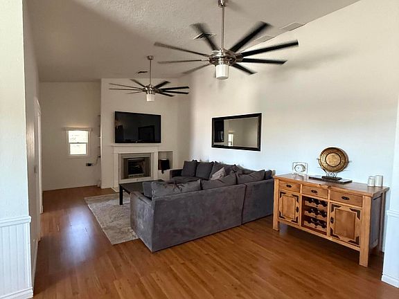 4th image of 3231 Daytona Ave