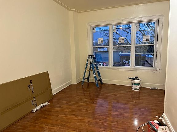 4th image of 186 Saint Jamaica Ave