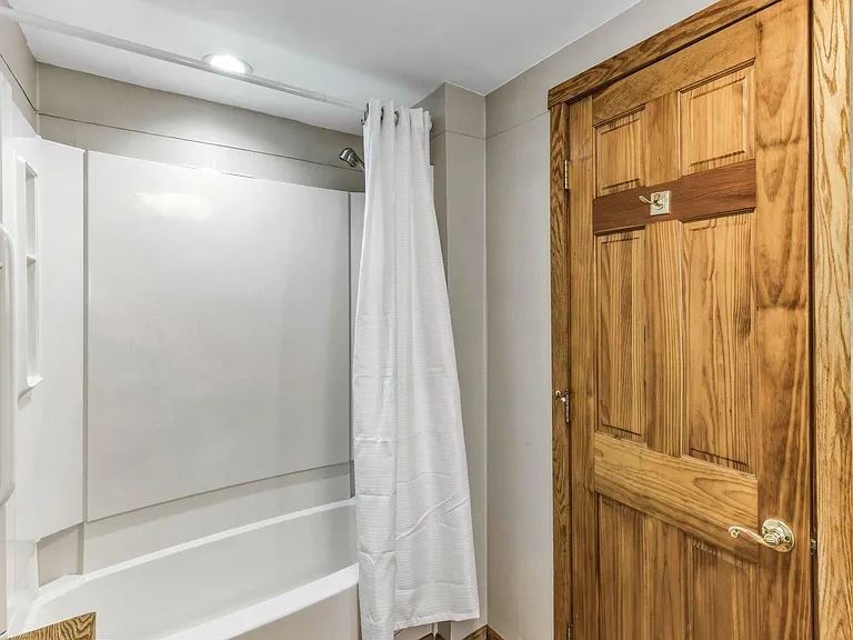 466 Logan Ave — Photo 14