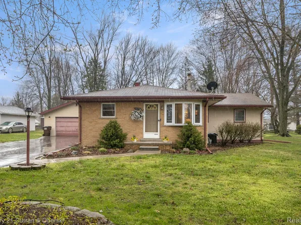 425 Kent St, Carleton, MI 48117