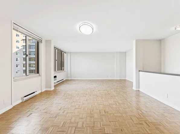 555 Main Street image 5 of 13