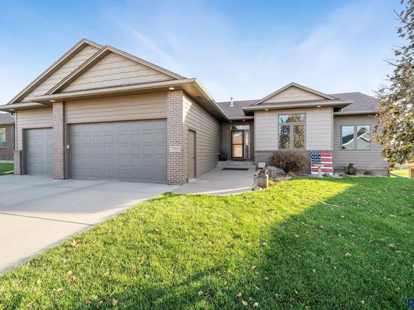 3705 E Steeple St, Sioux Falls, SD 57103