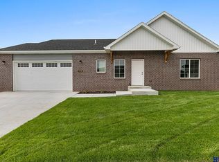 5802 94th St, Lincoln, NE 68526