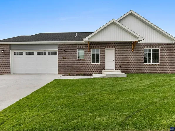 5802 94th St, Lincoln, NE 68526