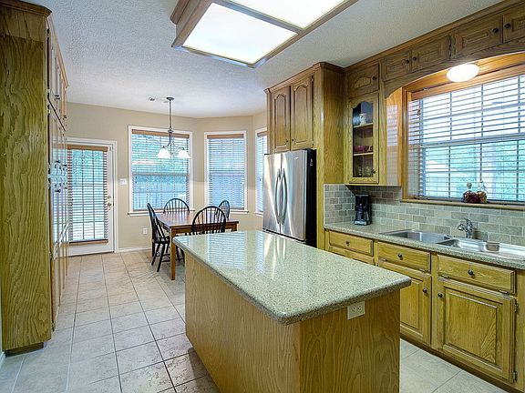 Kitchen/Breakfast Area Combo