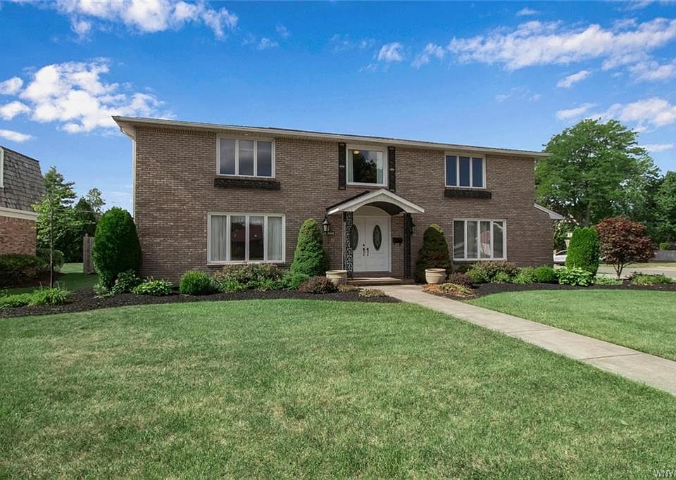 1st image of 171 Chaumont Dr