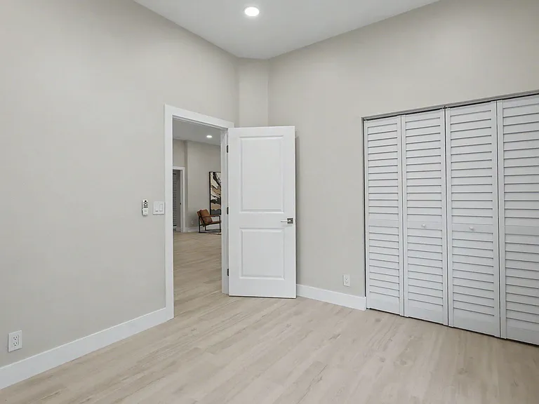 7832 Rockford Rd — Photo 25