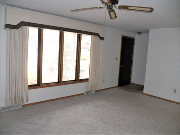 4th image of 1713 Oak Leaf Dr