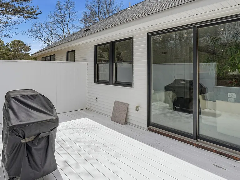 420 Maple Ave S — Photo 19