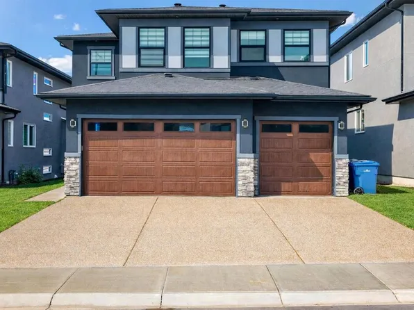 82 Waterford Rd, Chestermere, AB T1X 2M7