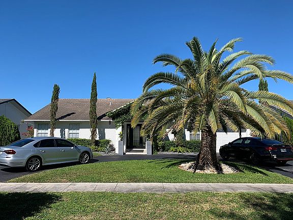 3rd image of 10417 SW 49th Pl