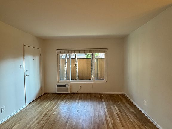 5th image of 1933 N Beachwood Dr #102