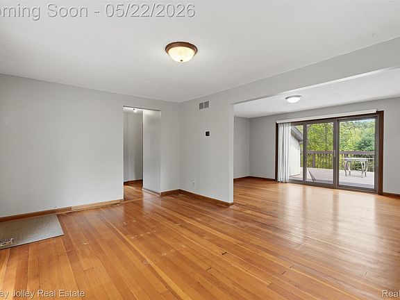 5th image of 9255 Evergreen Rd