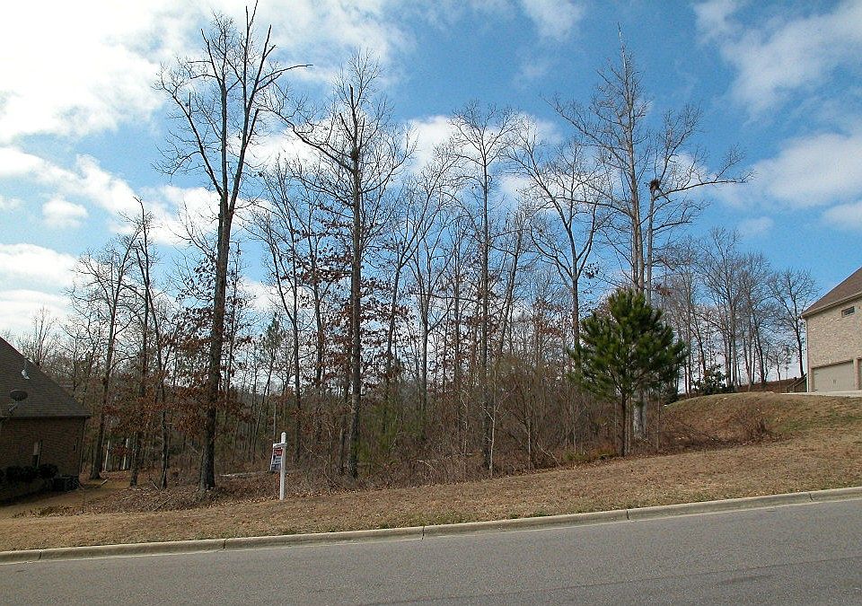2nd image of Crest Dr #30