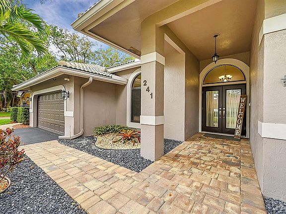 5th image of 241 NW 118th Avenue