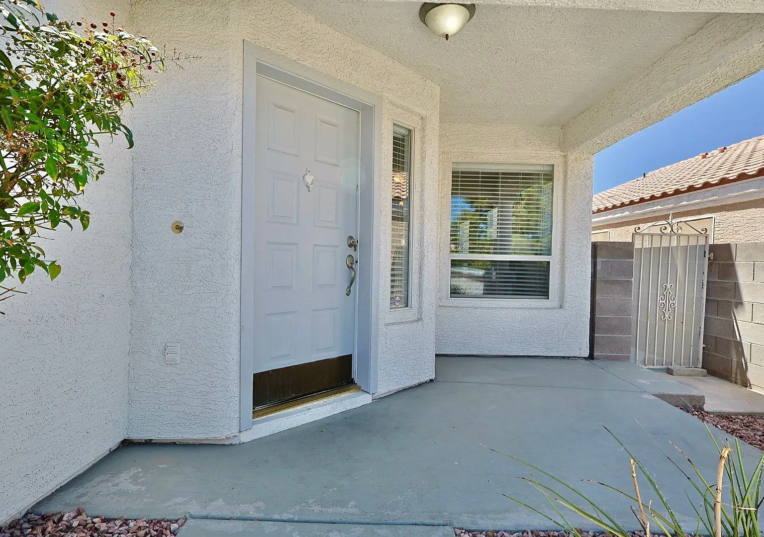 Charming Single-Story Home with 3-Car Garage Great Location! — Photo 4
