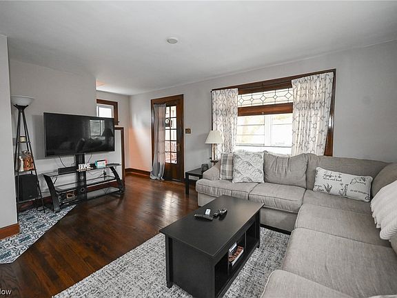5th image of 7798 Theota Ave
