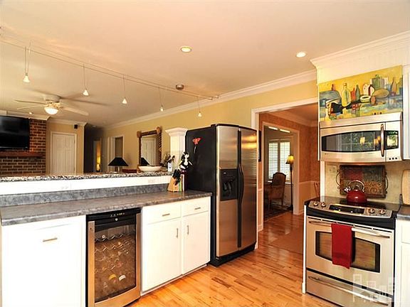 5th image of 3409 Bragg Dr