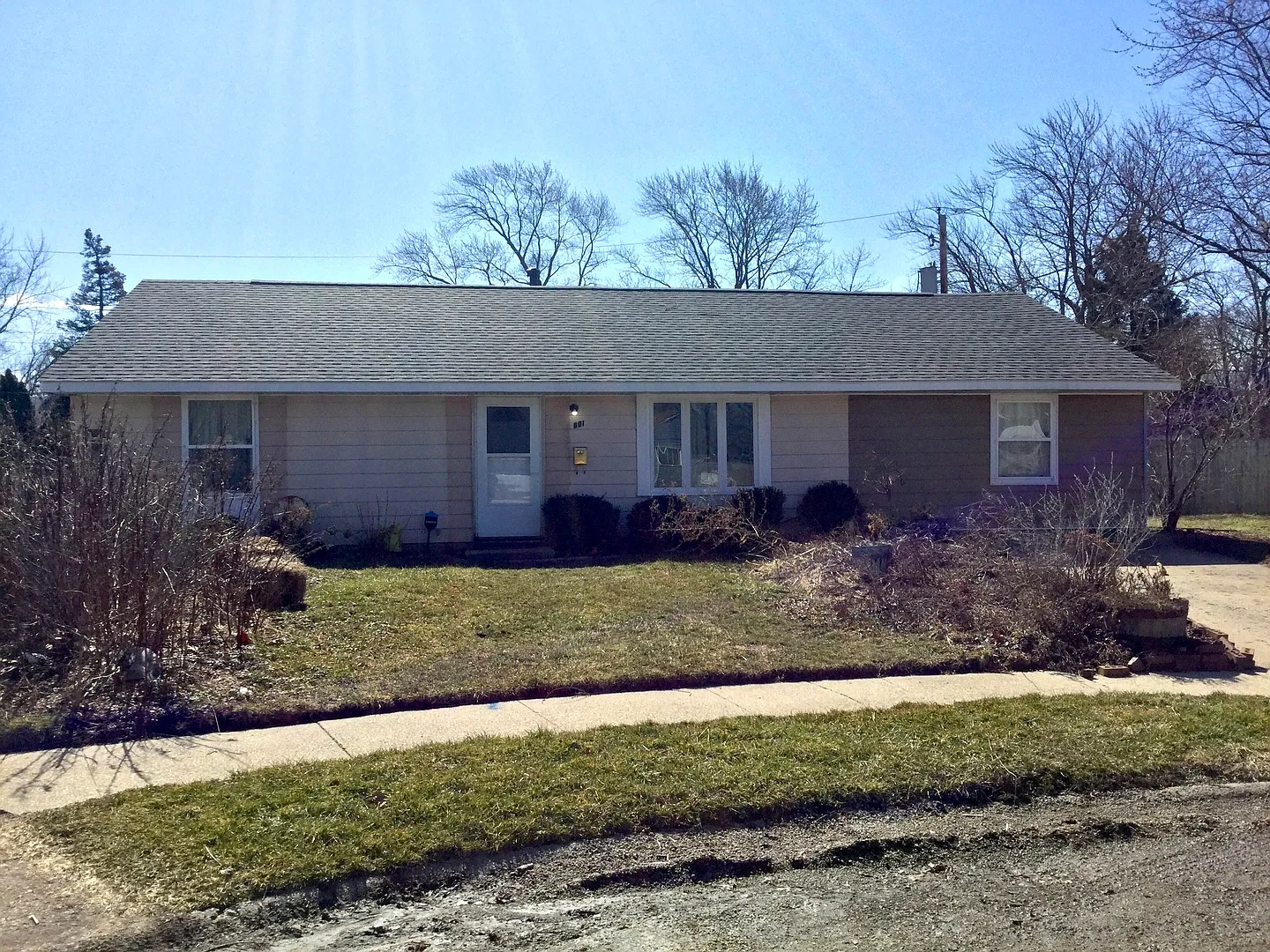 801 Macarthur Ct photo 1