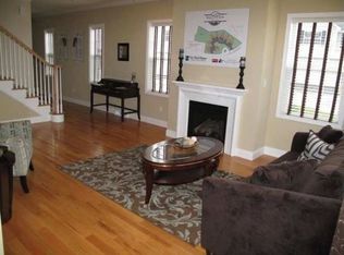 33 Amalia Ln, Rensselaer, NY 12144