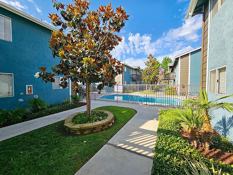 Raymond Ritz Apartments — Photo 12