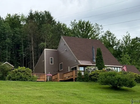 2033 Artemis Dr, Cortland, NY 13045