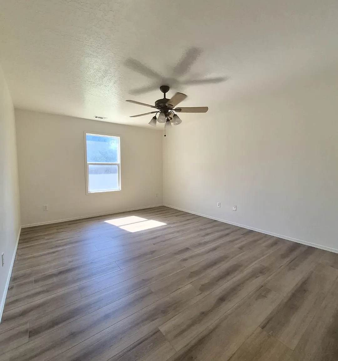 217 Midvale Ave — Photo 3