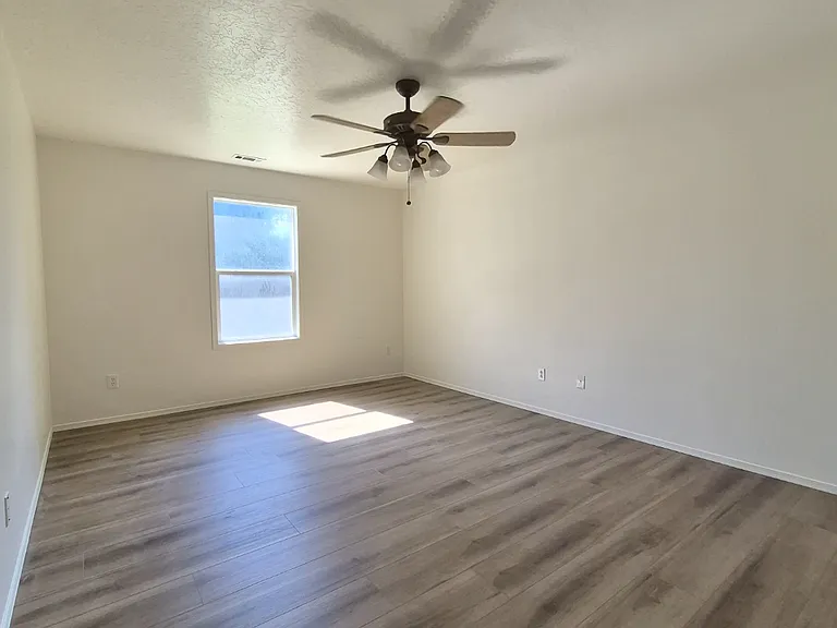 217 Midvale Ave — Photo 3