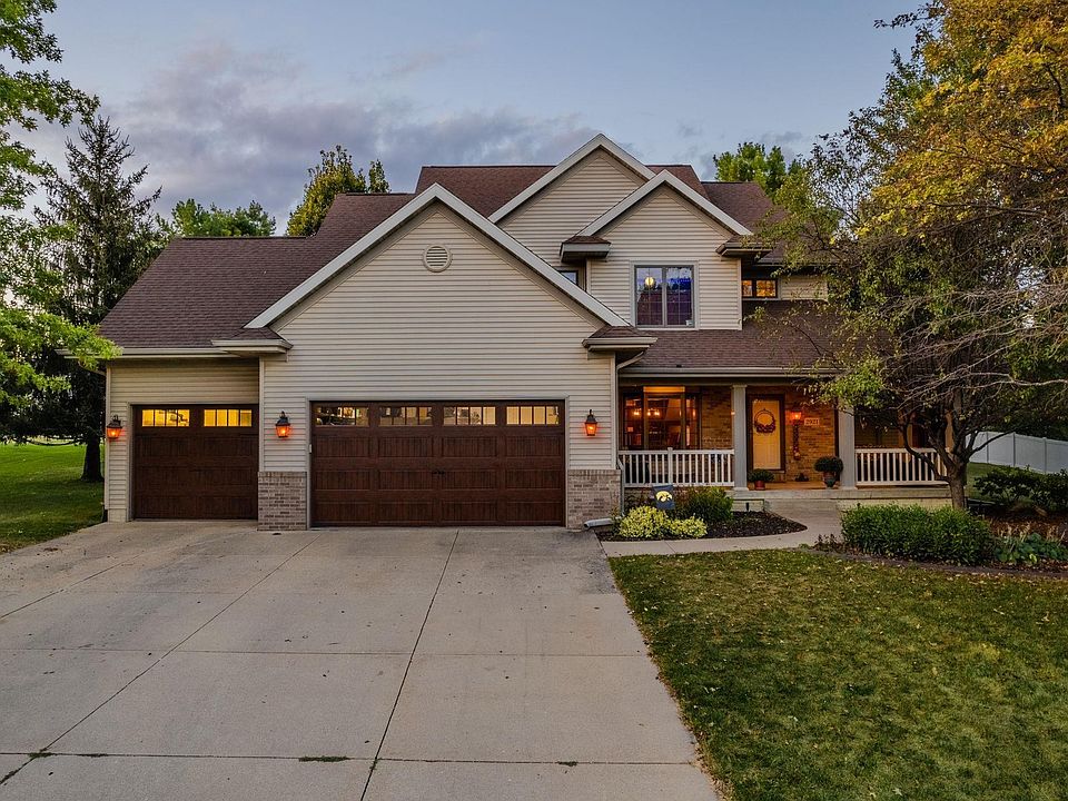 1st image of 2921 Wellington Dr
