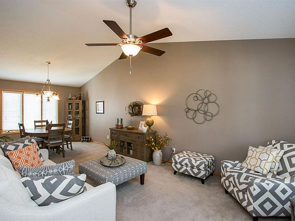 3rd image of 865 Fairview Ln