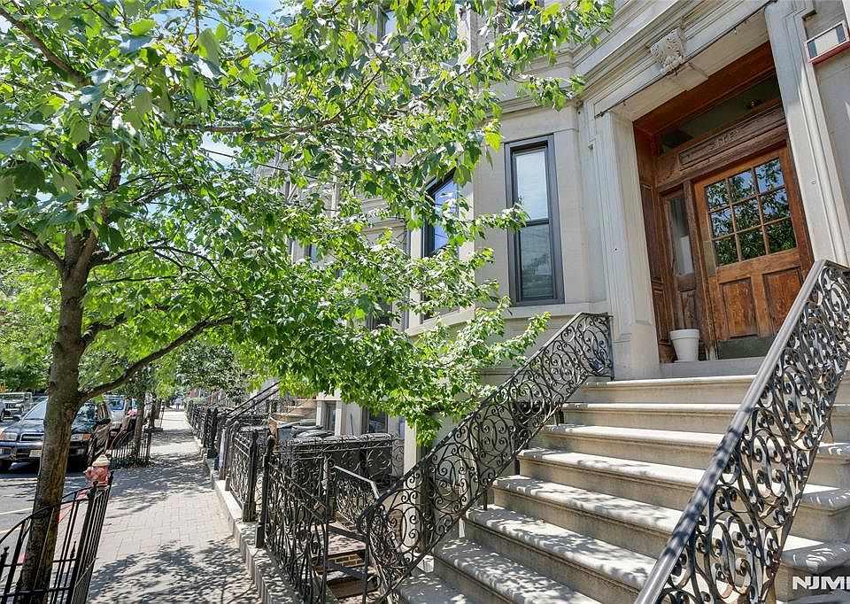 1st image of 1112 Park Ave APT 2L