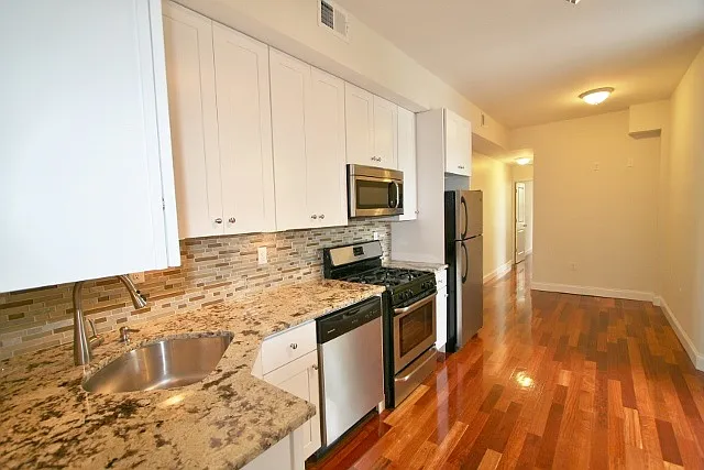 2 bed, 1.0 bath, $2,500 — Photo 2