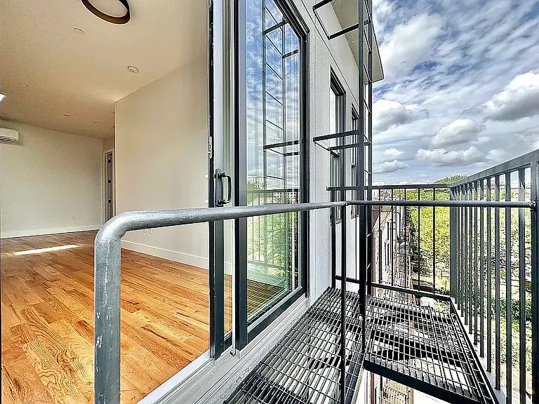 959 Metropolitan Ave #3B — Photo 2