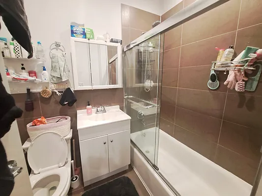 Rented by Friedman Mayer, LREB | media 7