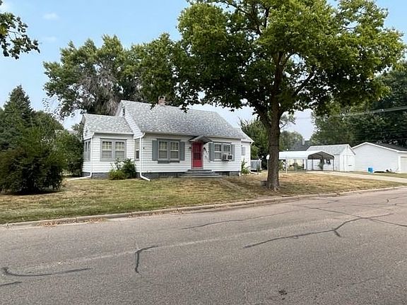 2nd image of 901 Alba Ave