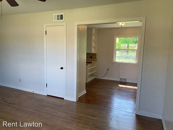 5th image of 706 NW 32nd St