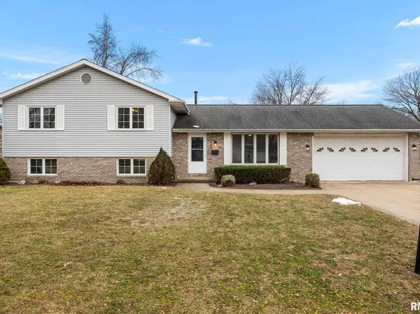 409 Briarbrook Dr, East Peoria, IL 61611