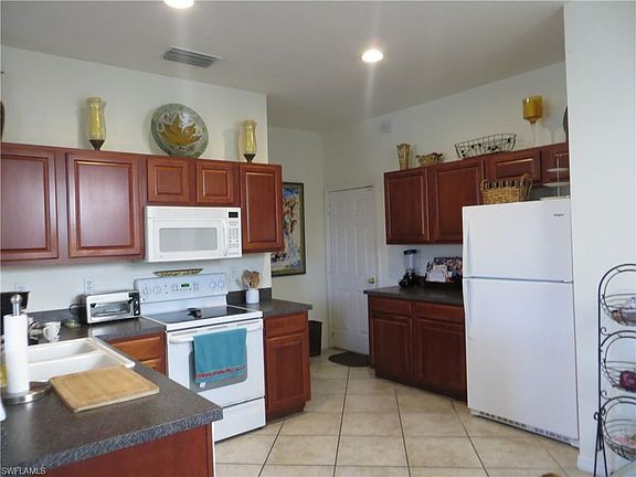 4th image of 8461 Village Edge Cir APT 6