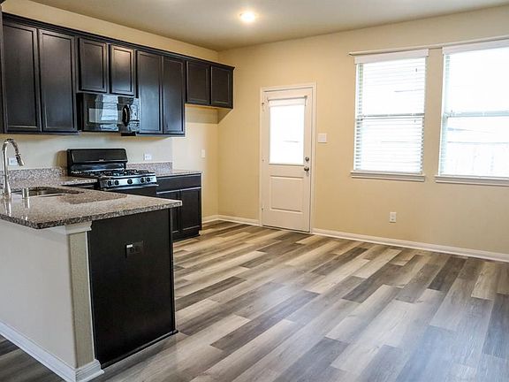 4th image of 6126 Carpenters Cove Ln