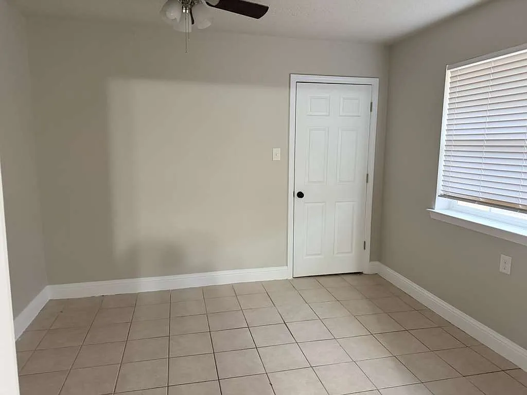 4 bed, 1560 sqft, $2,100 — Photo 3