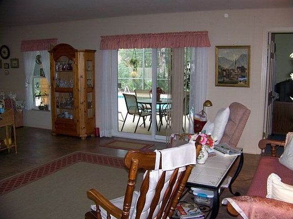 3rd image of 25 Fernwood Ln