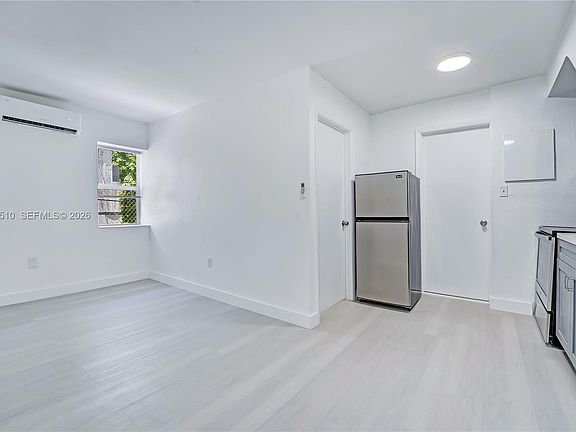 4th image of 769 NW 10th St APT 2