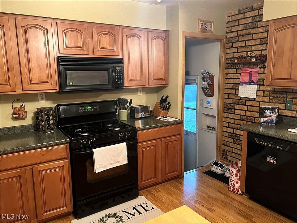 ゆゆ 16240 Wildwood Ct, Brookfield, WI 53005 | Redfin