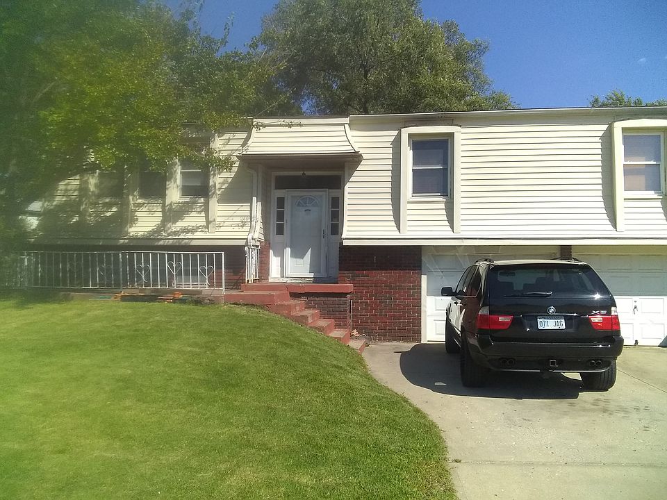 1st image of 2403 N 60th Ter