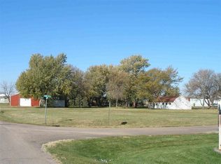 314 W Clark Ave, Elm Creek, NE 68836