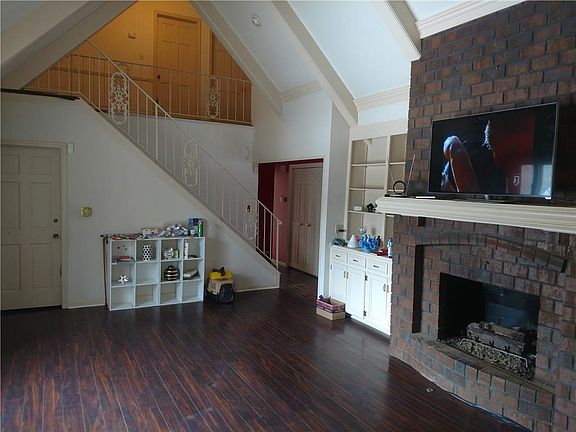 3rd image of 7043 Lakeshore Dr