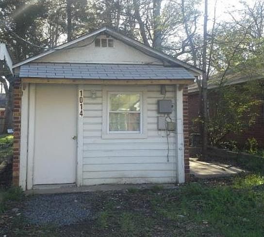 2nd image of 215 W K St